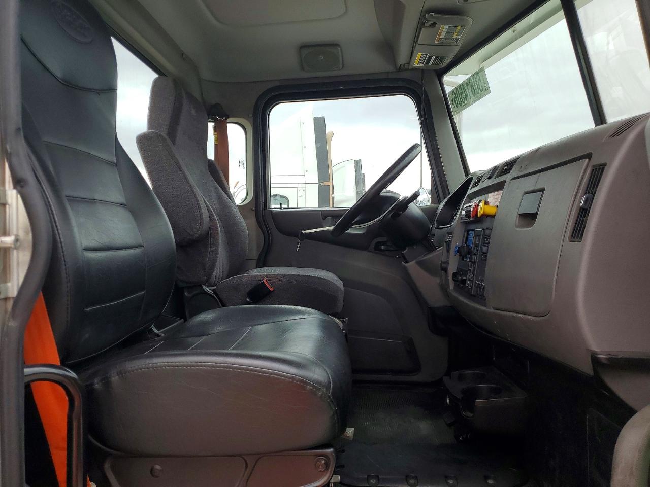 Peterbilt 382