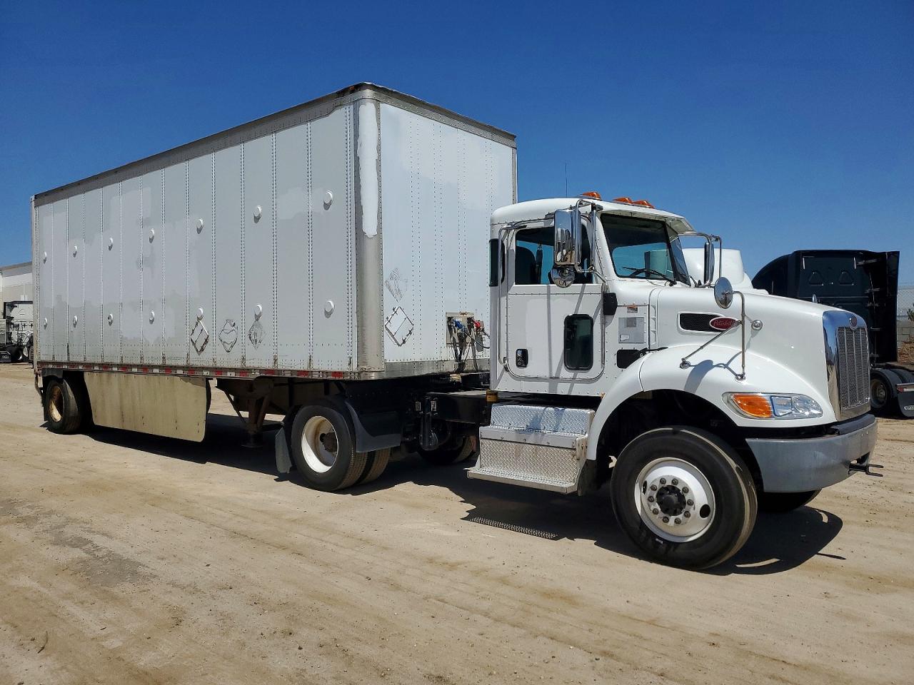 Salvage Peterbilt 382 Image