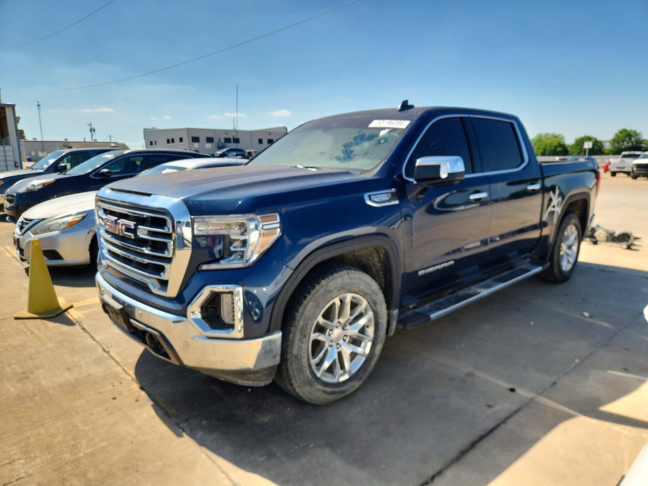 Salvage GMC Sierra Image