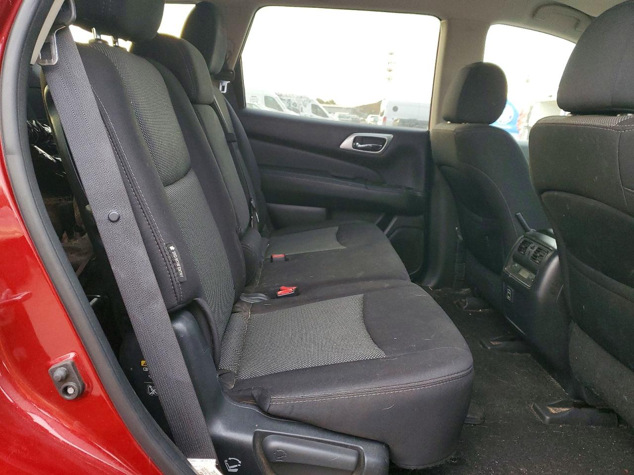 Nissan Pathfinder S