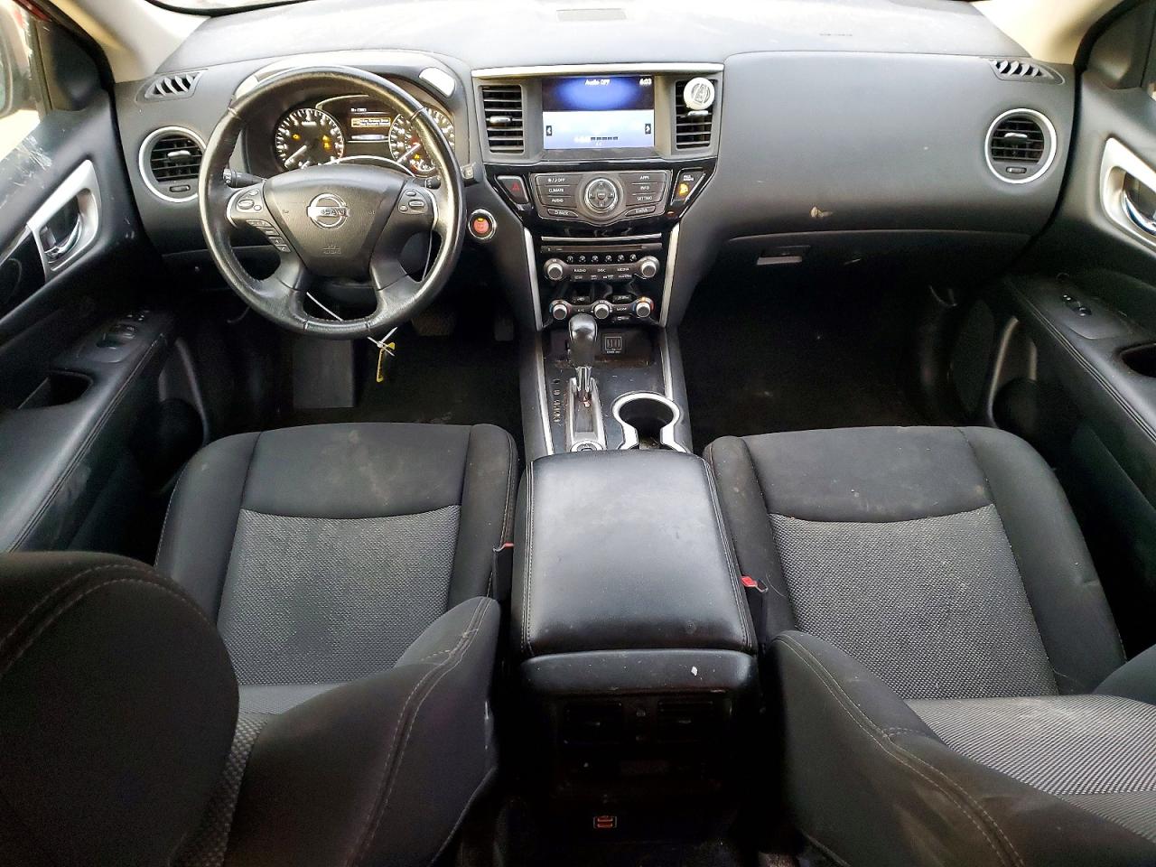 Nissan Pathfinder S