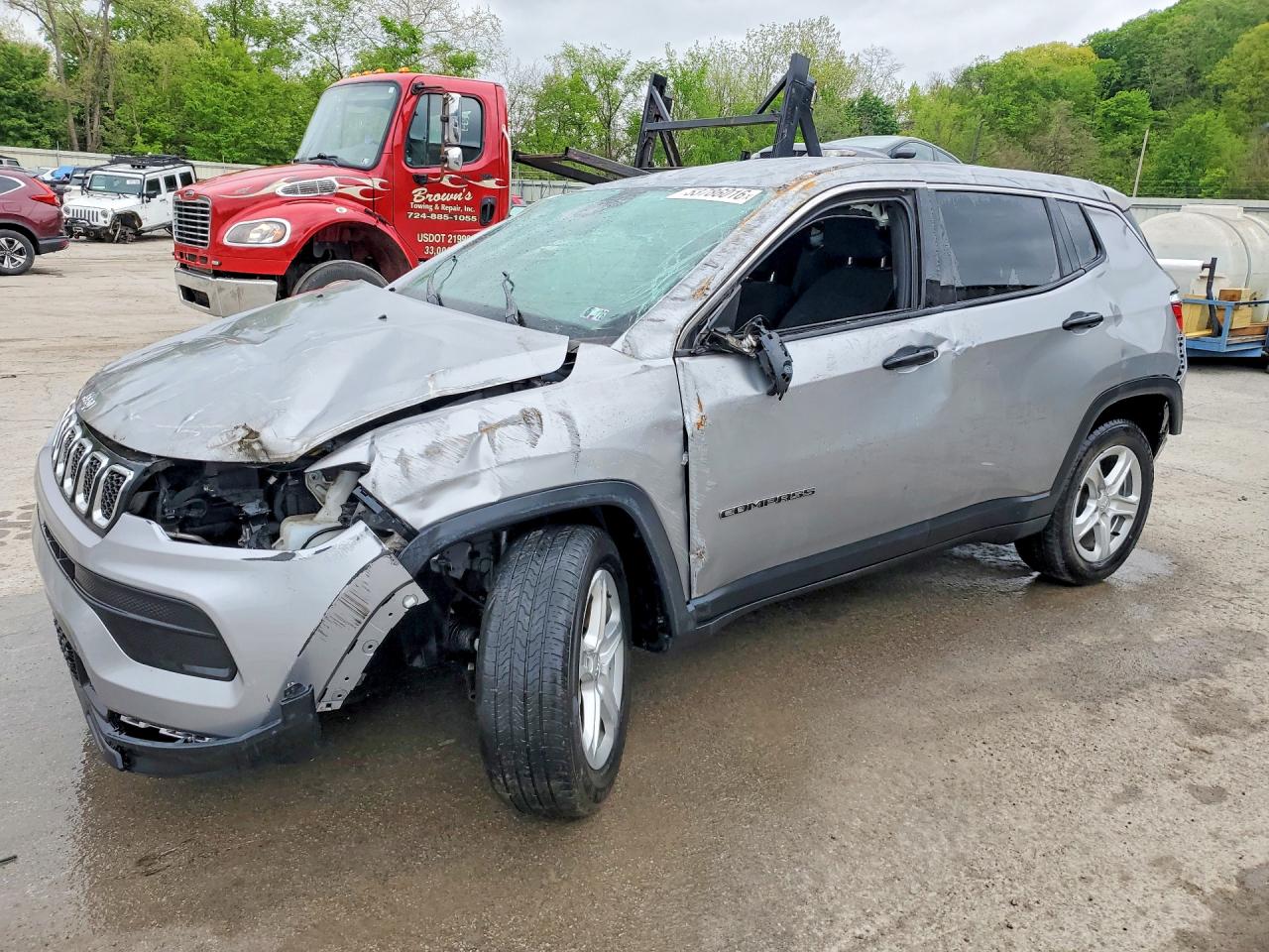 Salvage Jeep Compass Image