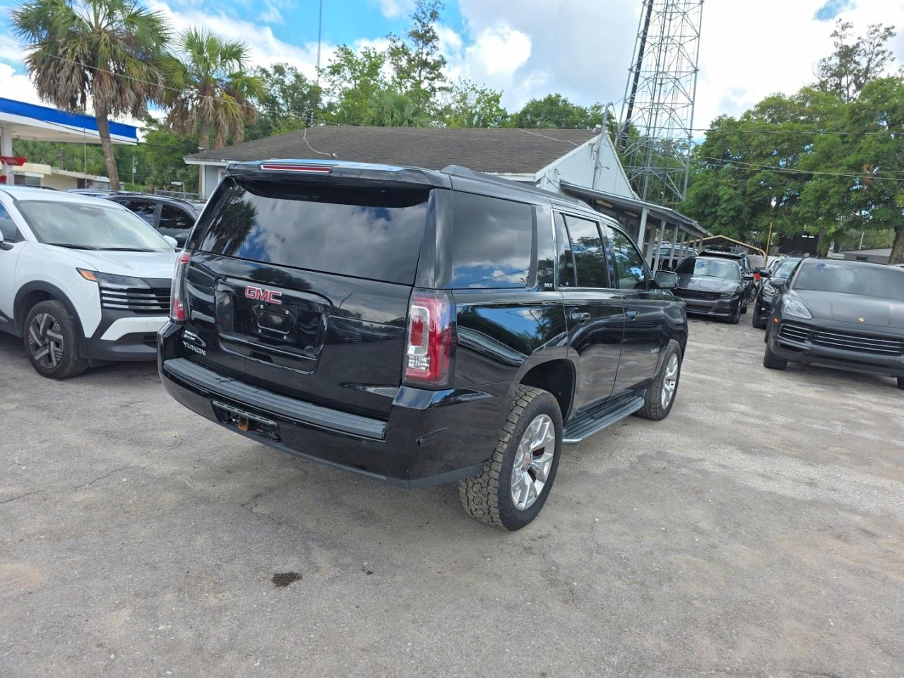 GMC Yukon Slt
