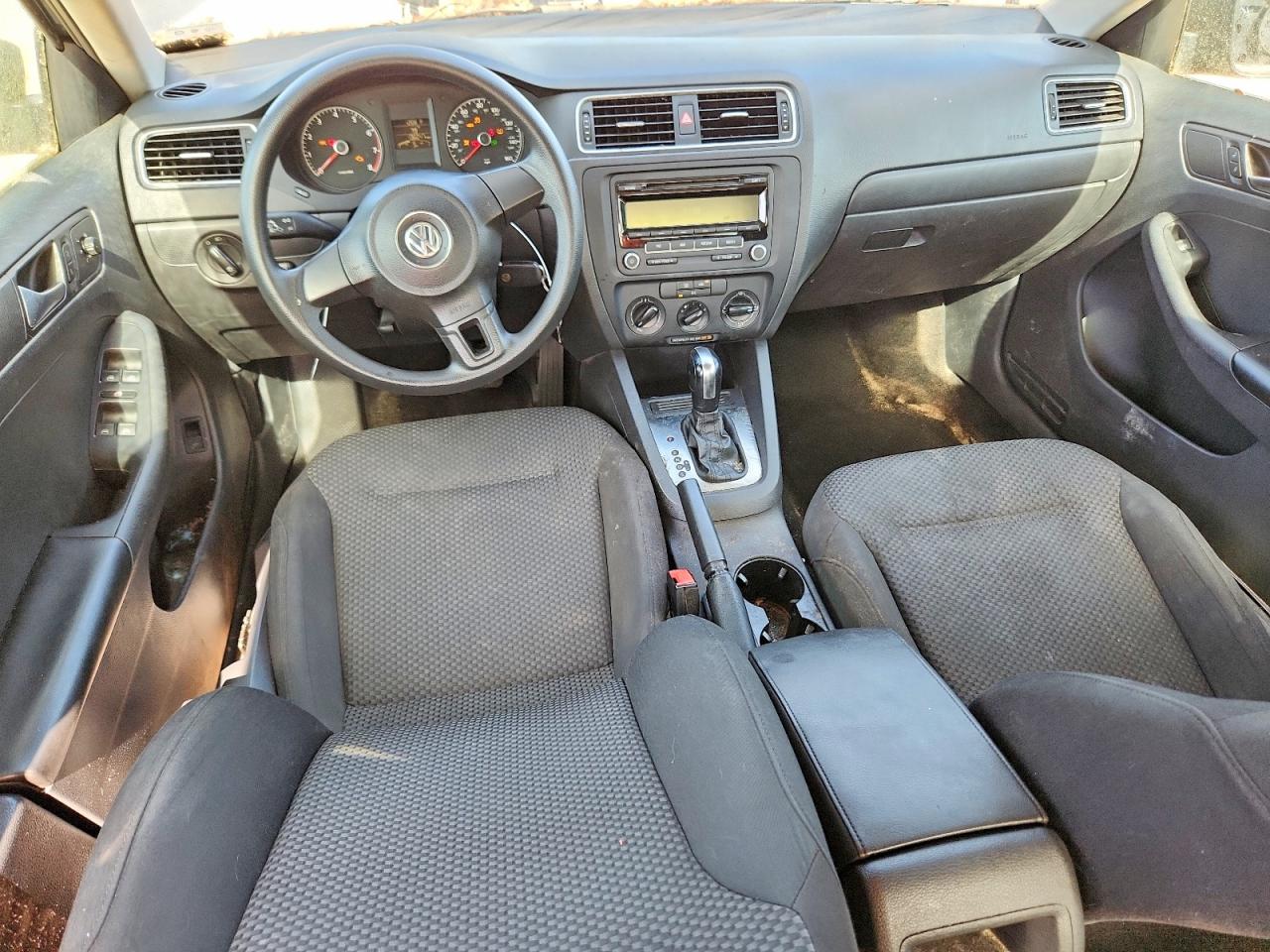 Volkswagen Jetta Base