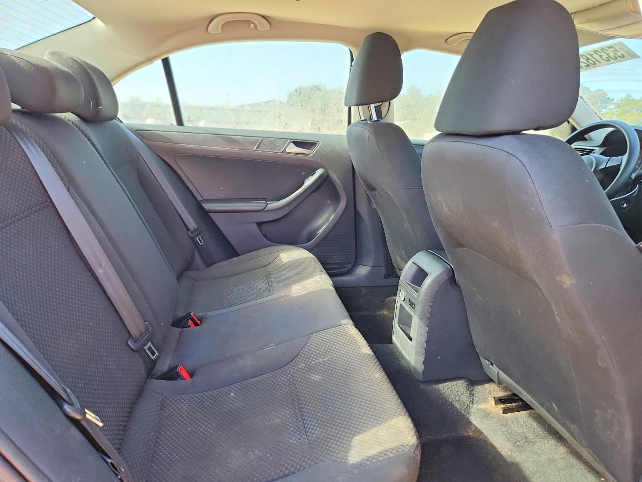 Volkswagen Jetta Base