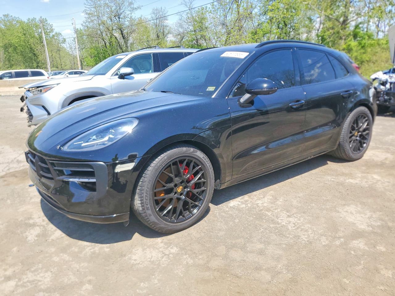 Salvage Porsche Macan Image