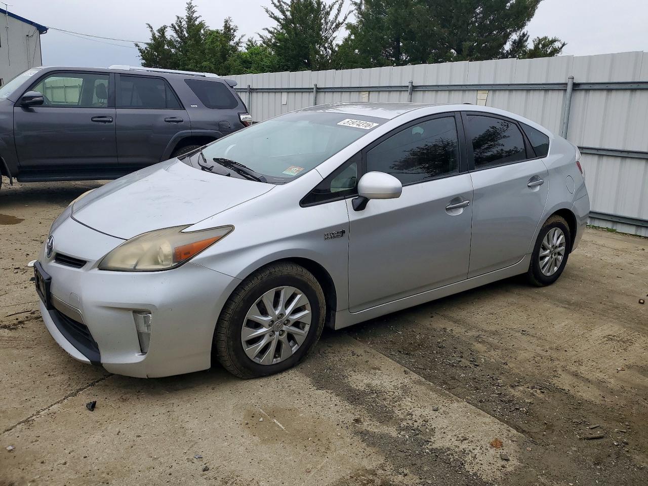 Salvage Toyota Prius Image