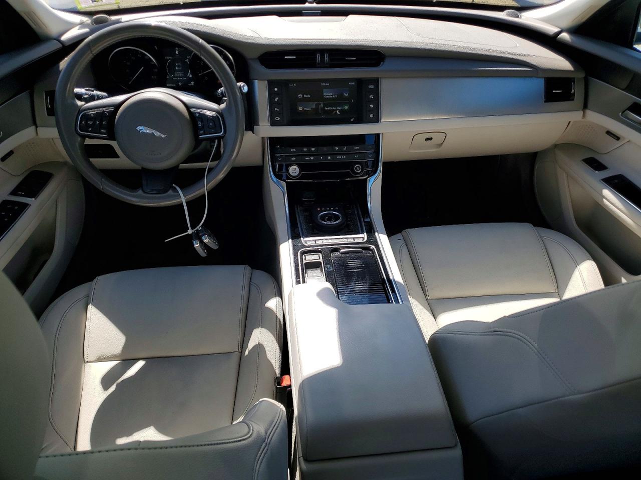 Jaguar XF Premium
