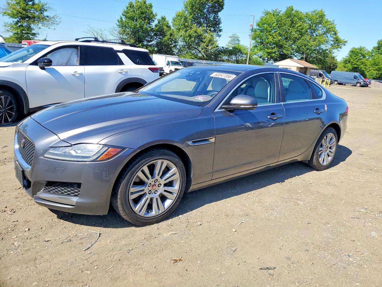 Salvage Jaguar XF Image