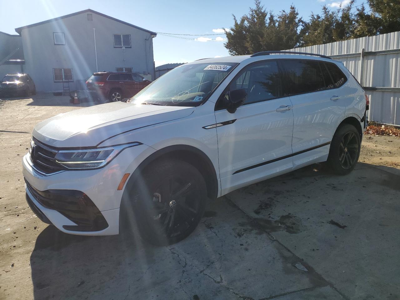 Salvage Volkswagen Tiguan Image