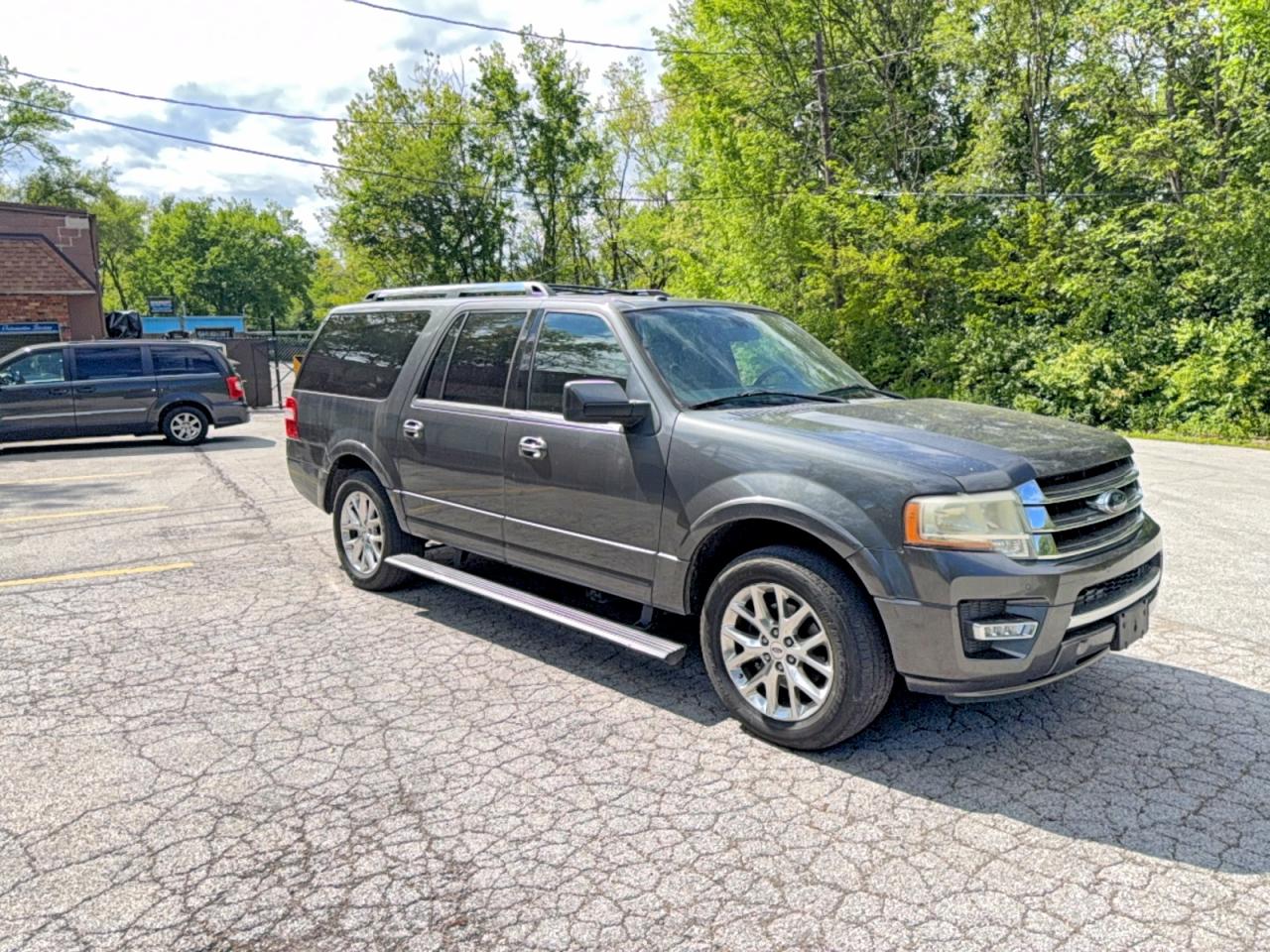 Salvage Ford Expedition Image