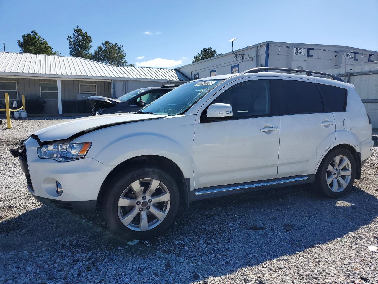 Salvage Mitsubishi Outlander Image