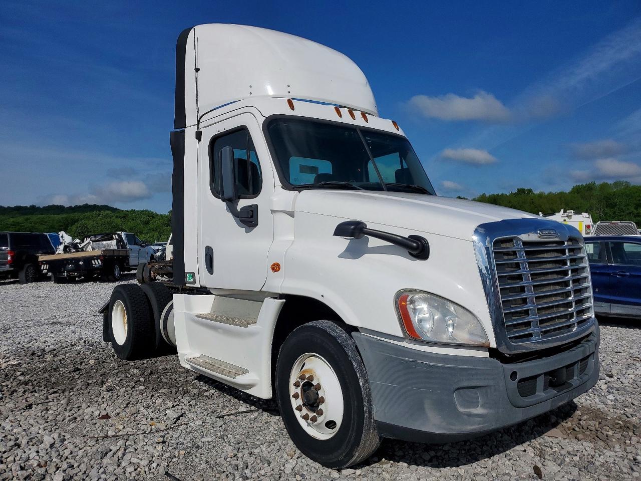 Salvage Freightliner Cascadia Image