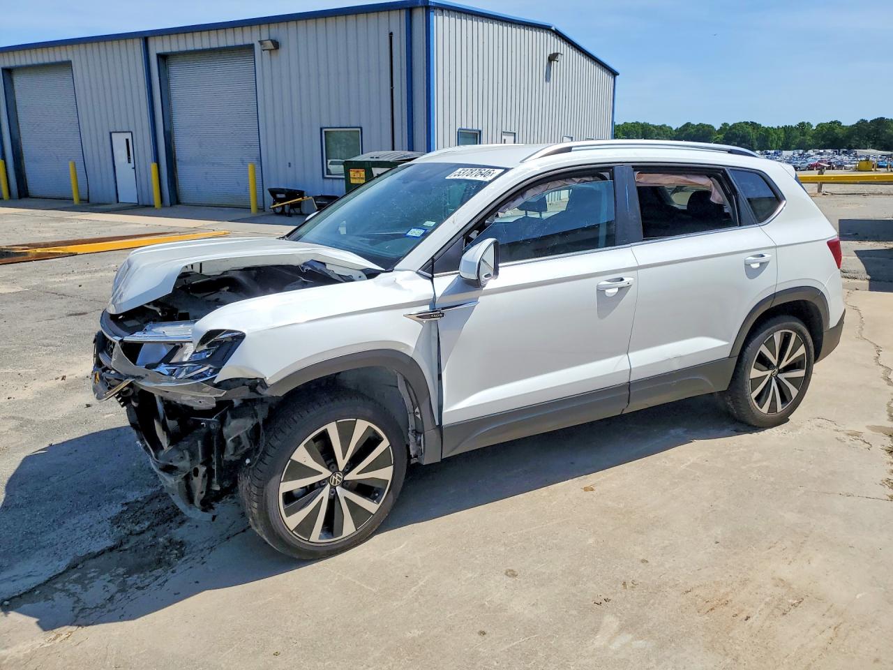 Salvage Volkswagen Taos Image