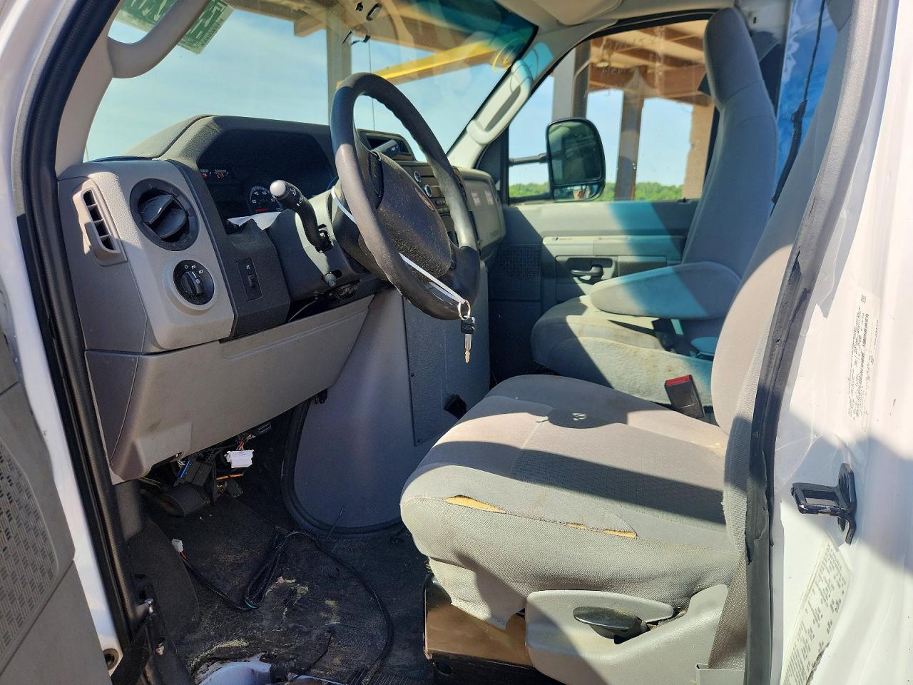 Ford Econoline E450 Super Duty Cutaway Van