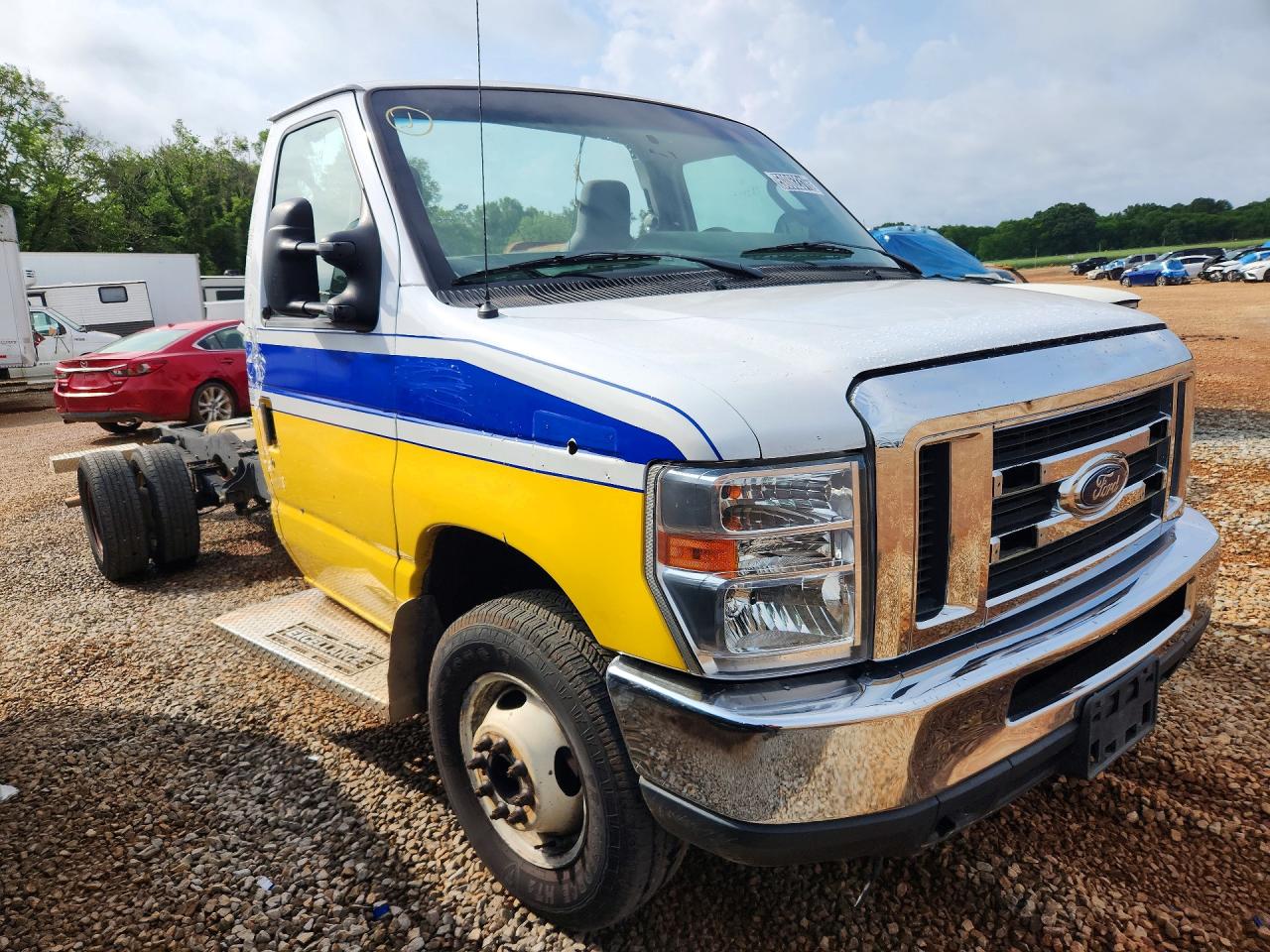 Ford Econoline E450 Super Duty Cutaway Van