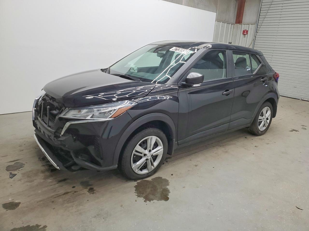 Salvage Nissan Kicks Image