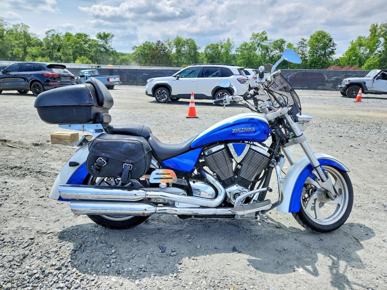 Salvage Victory Motorcycle Image