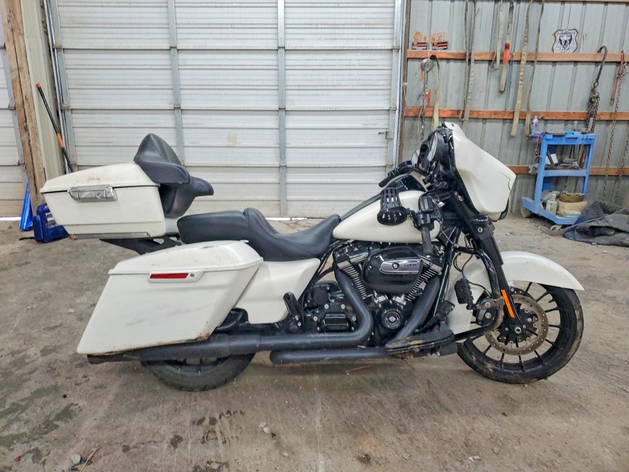 Salvage Harley-Davidson Fl Image
