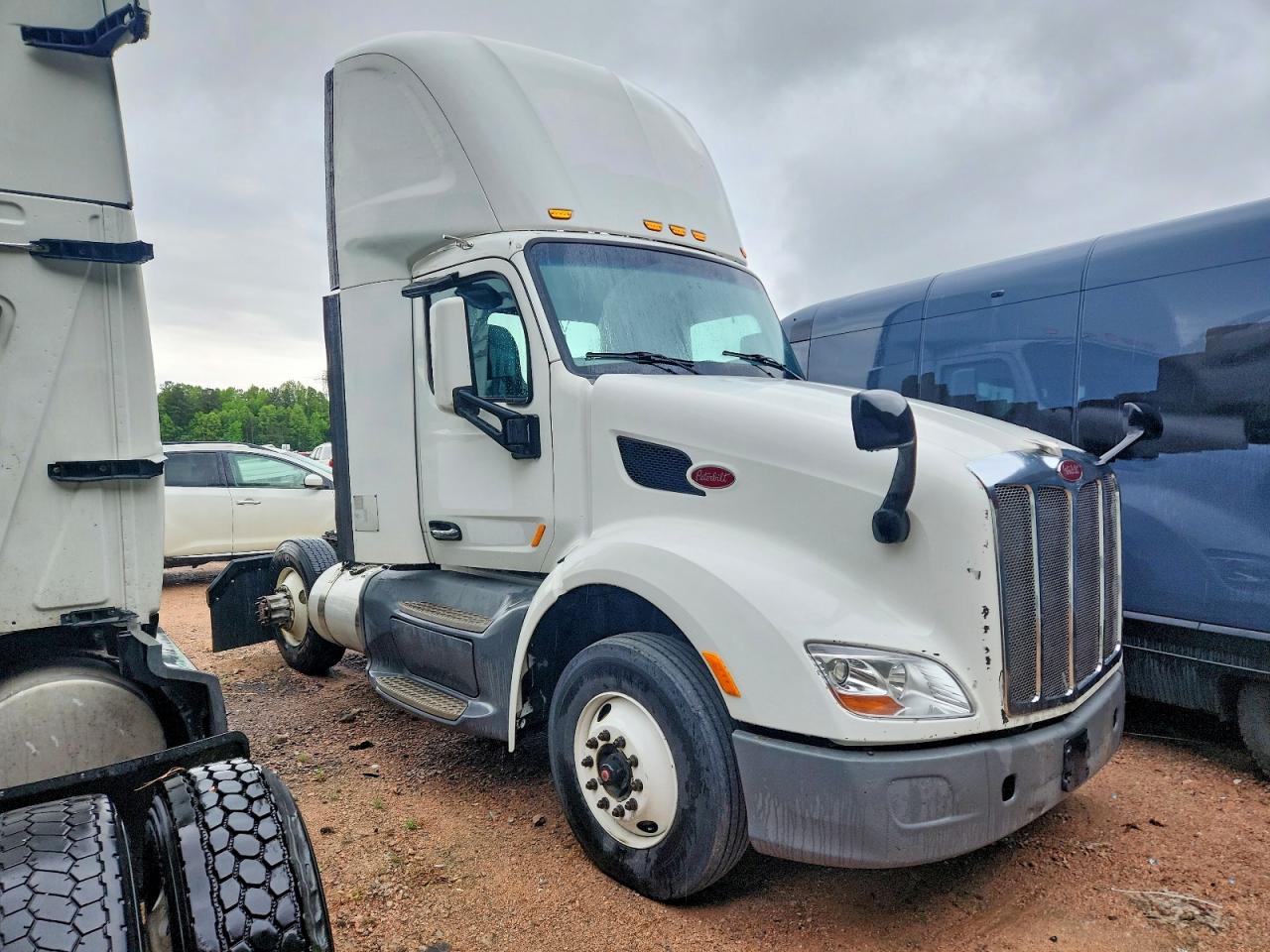 Salvage Peterbilt 579 Image