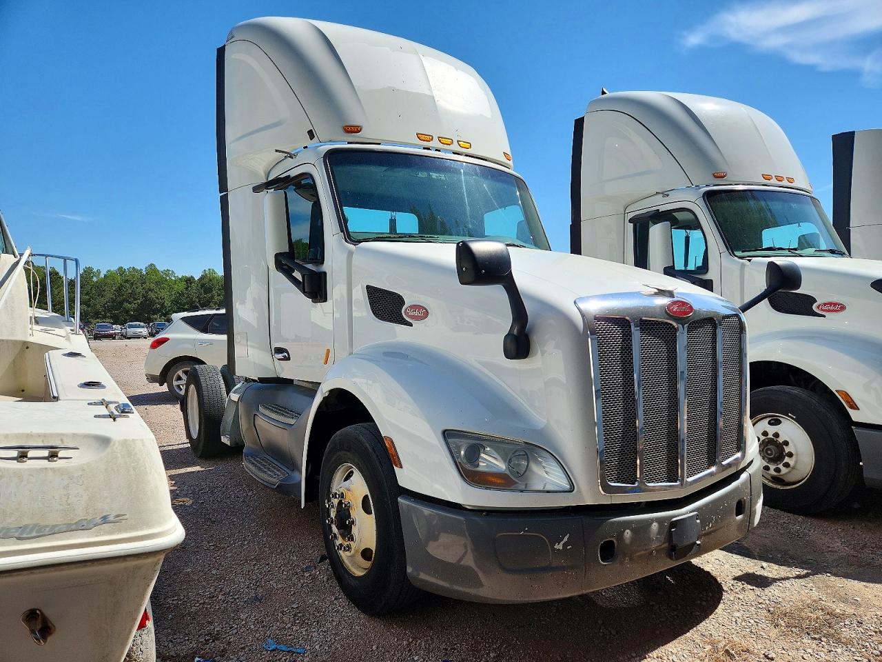 Salvage Peterbilt 579 Image