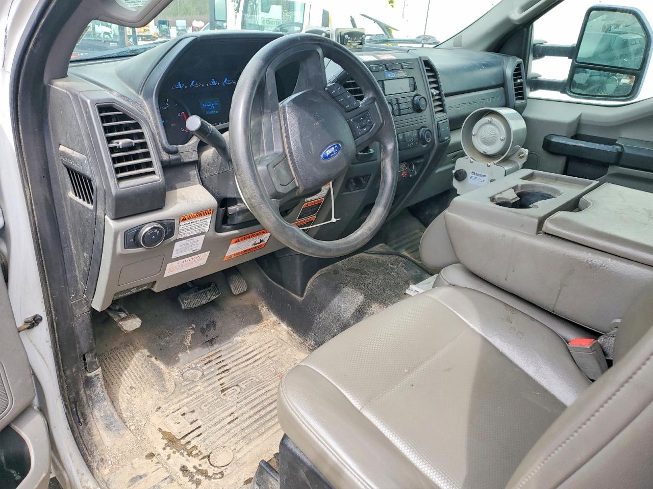 Ford F-550 Super Duty - Dual Rear Wheel