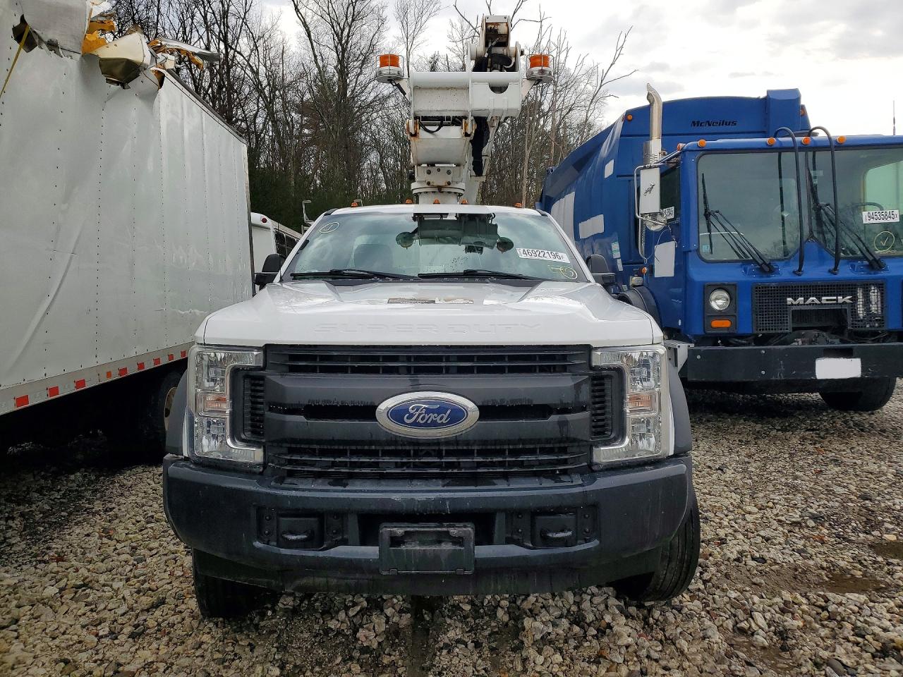 Ford F-550 Super Duty - Dual Rear Wheel