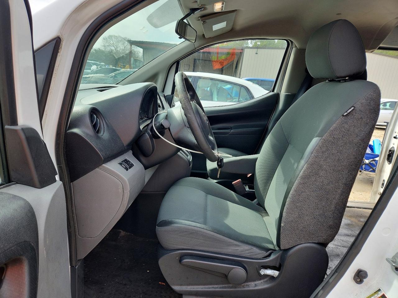 Nissan Nv