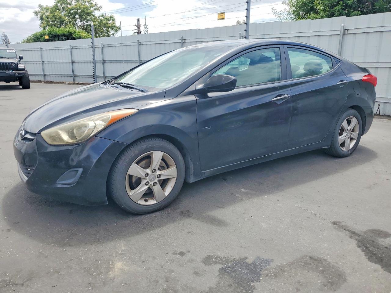 Salvage Hyundai ELANTRA Image