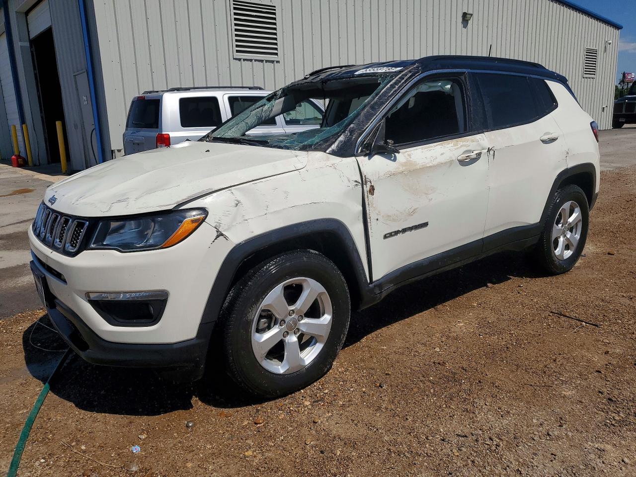 Salvage Jeep Compass Image