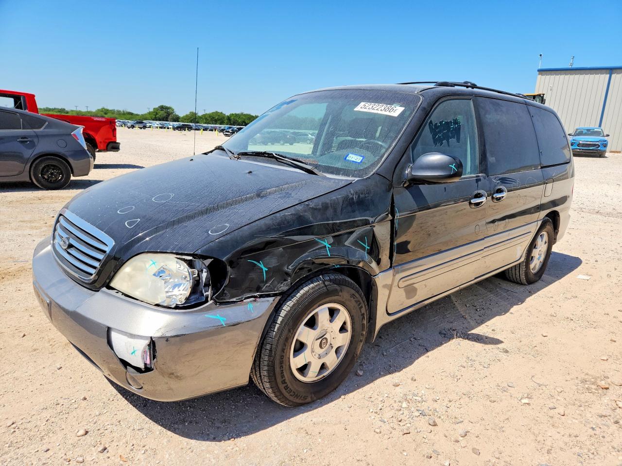 Salvage Kia Sedona Image