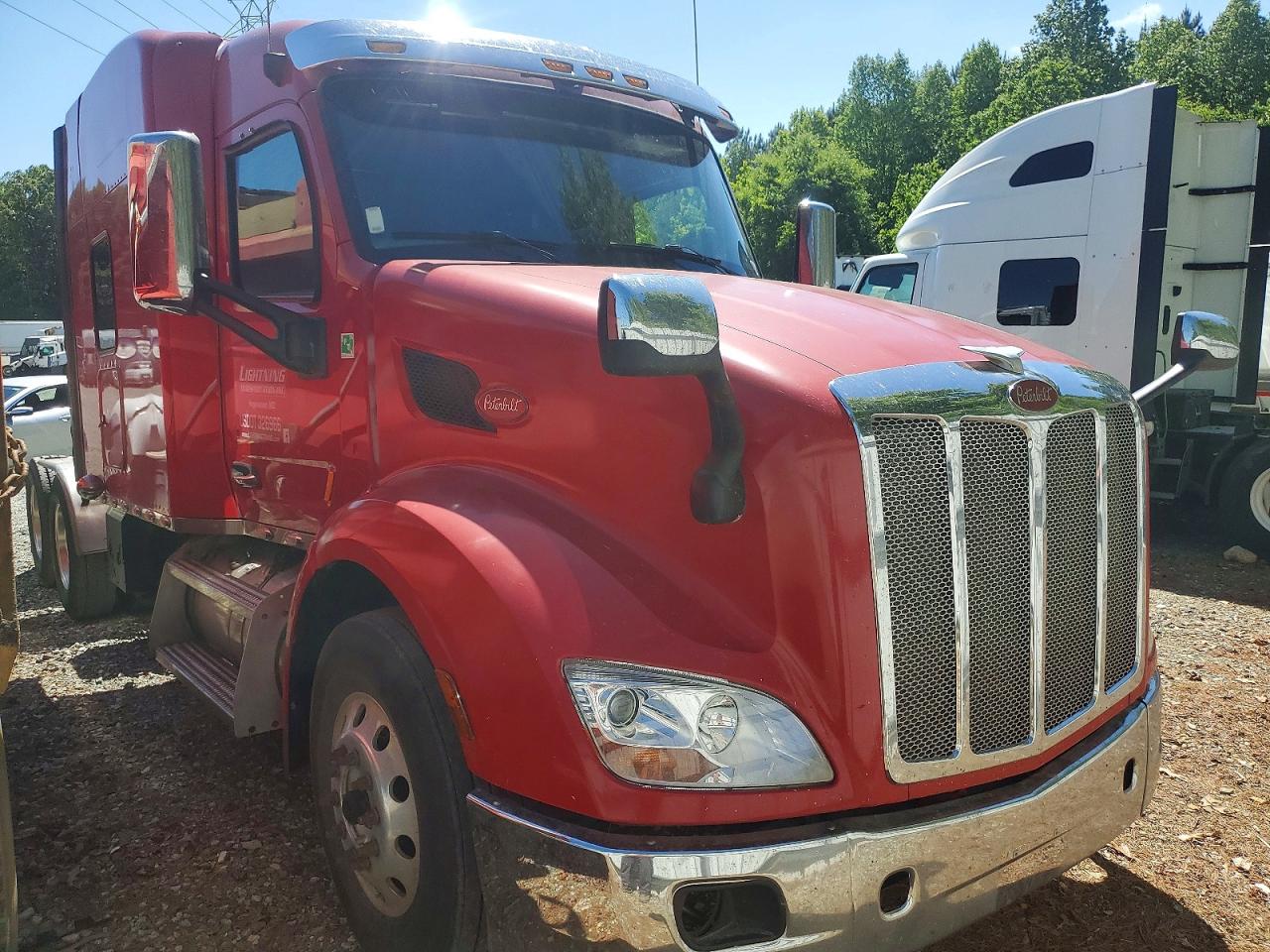 Salvage Peterbilt 579 Image