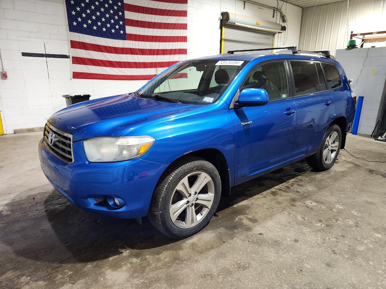 Salvage Toyota Highlander Image