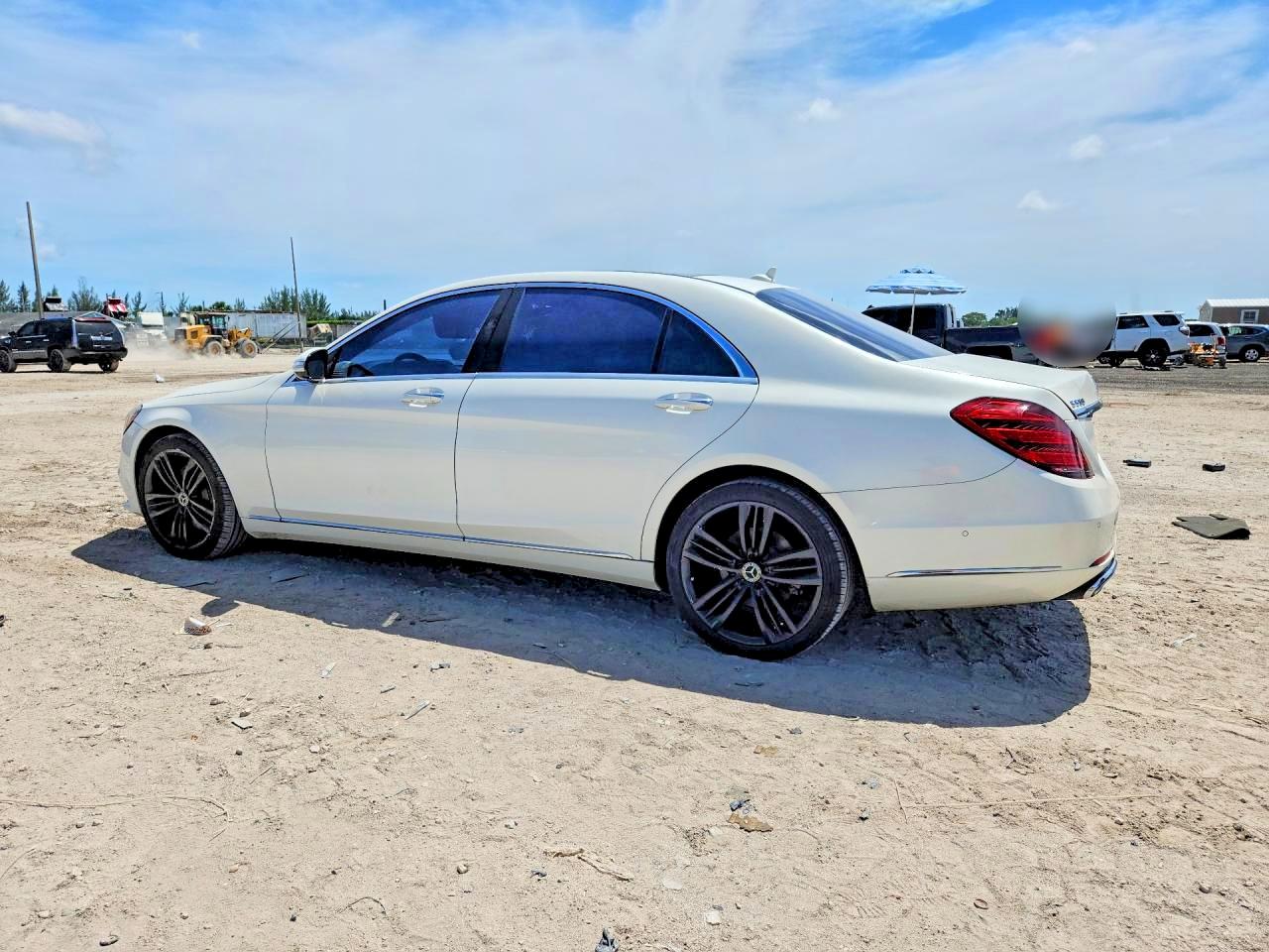 Mercedes-Benz S-Class 560