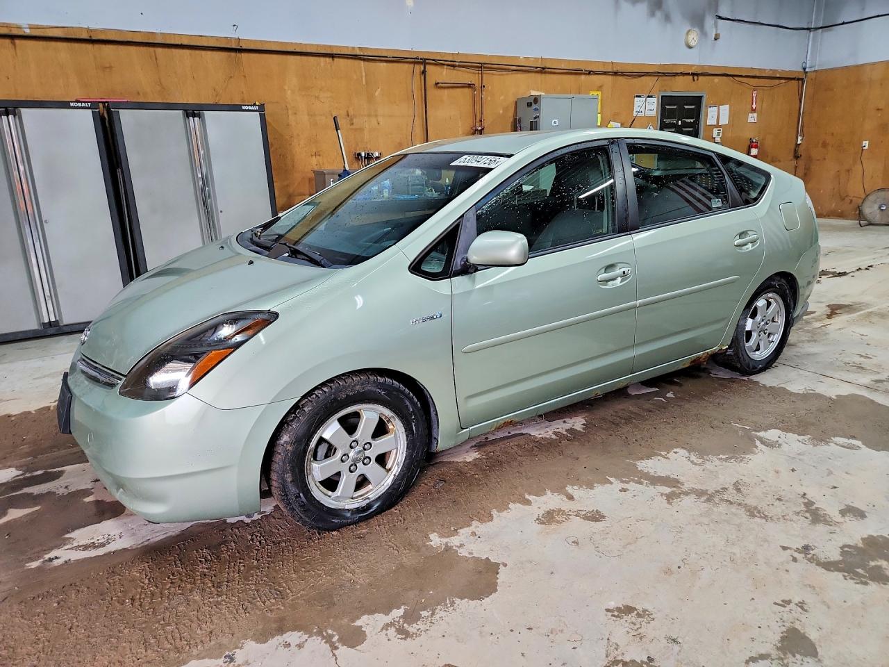 Salvage Toyota Prius Image