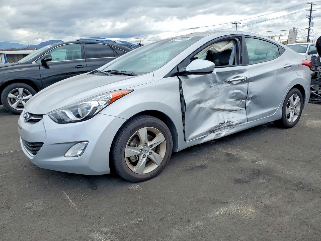 Salvage Hyundai ELANTRA Image