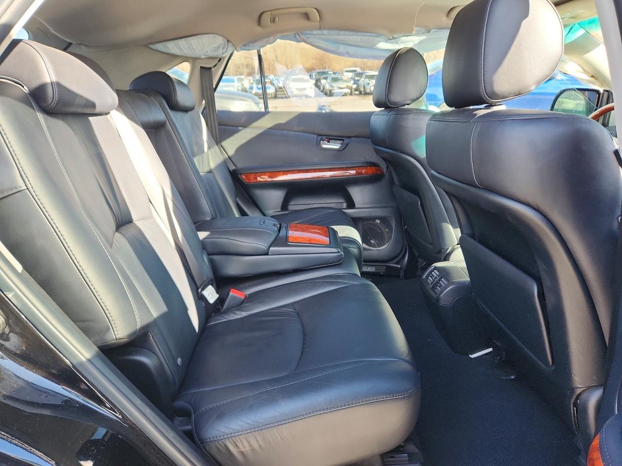 Lexus RX Base