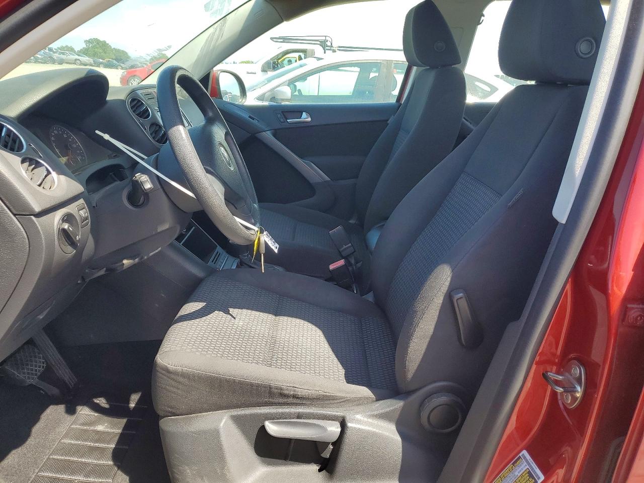 Volkswagen Tiguan S