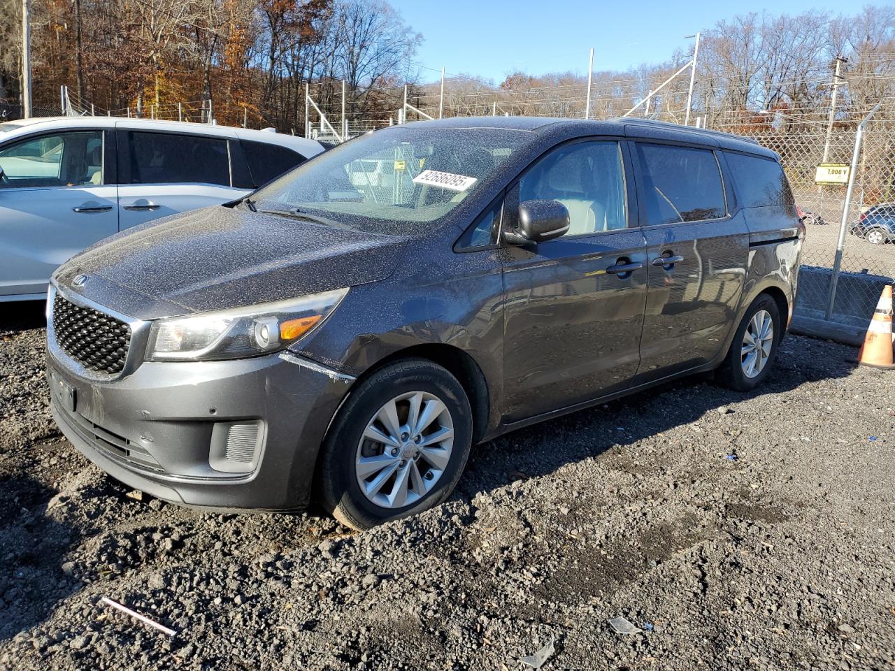 Salvage Kia Sedona Image