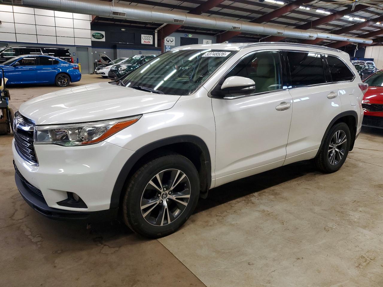 Salvage Toyota Highlander Image