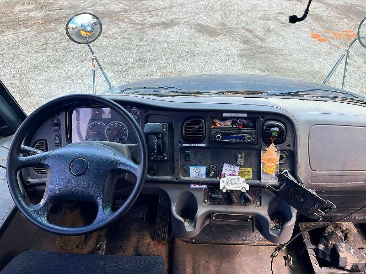 Freightliner Chassis B2b