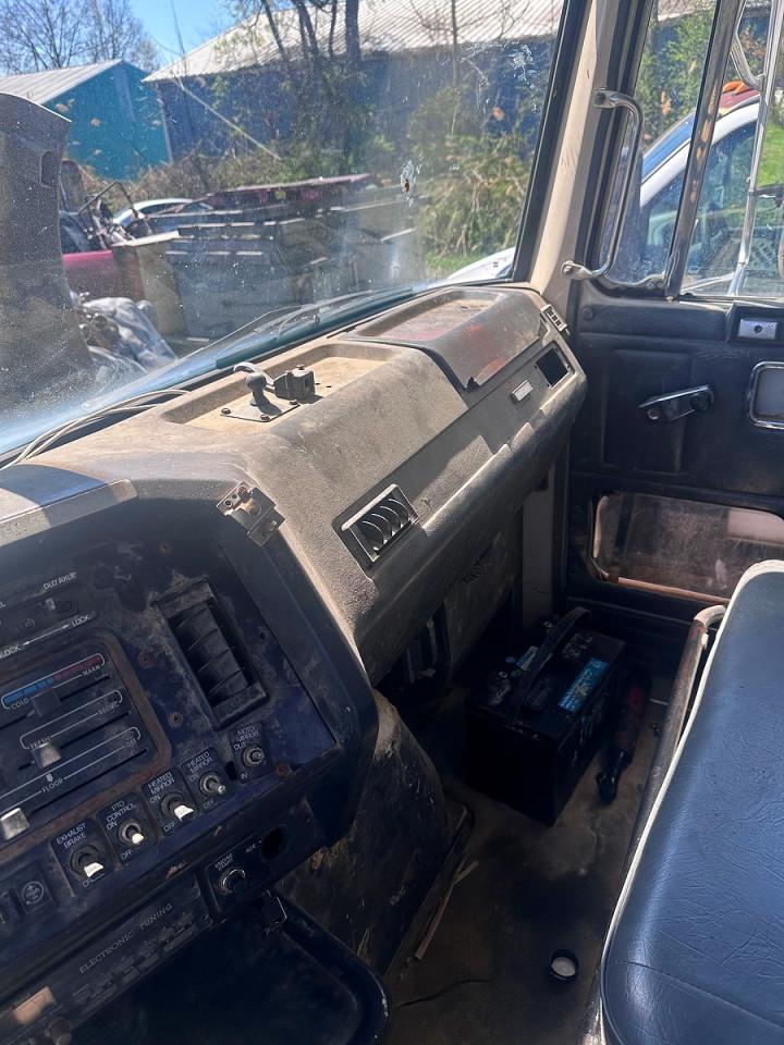 White Gmc Conventional Wg