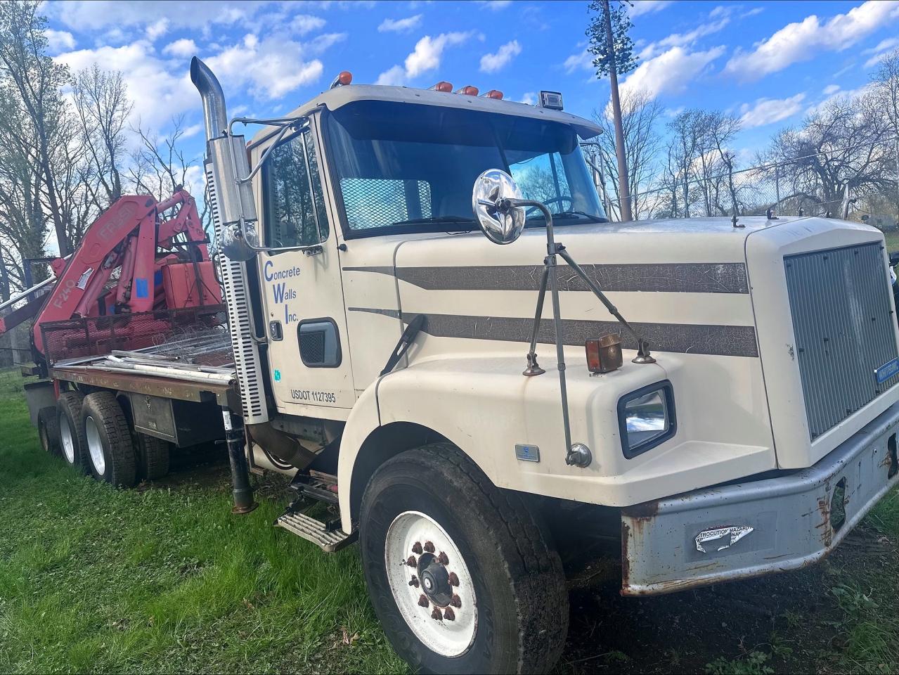 Salvage White Gmc Conventional Image
