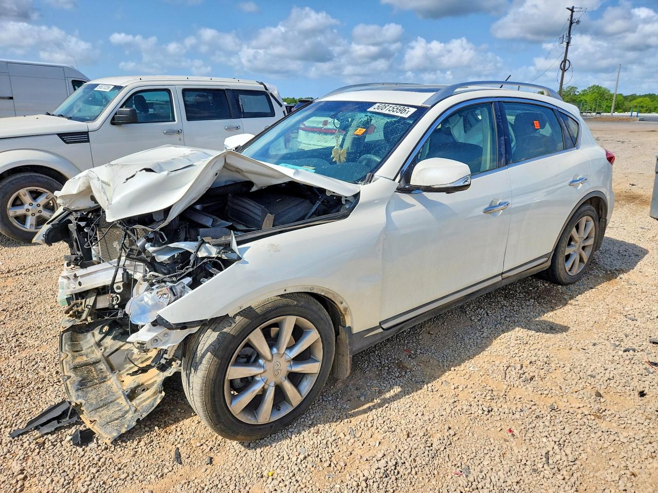Salvage INFINITI Qx Image