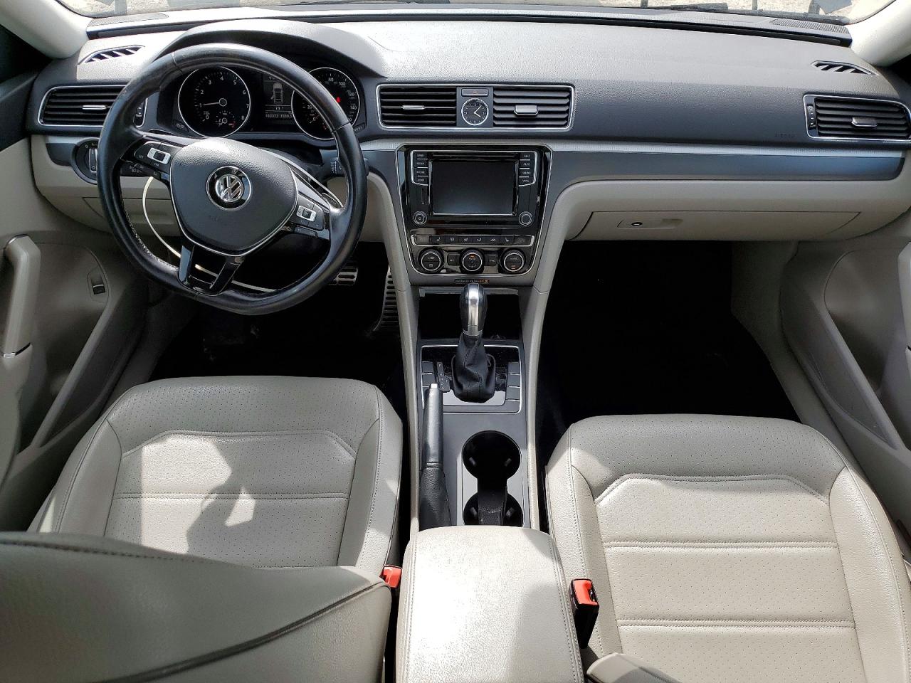 Volkswagen Passat R-line