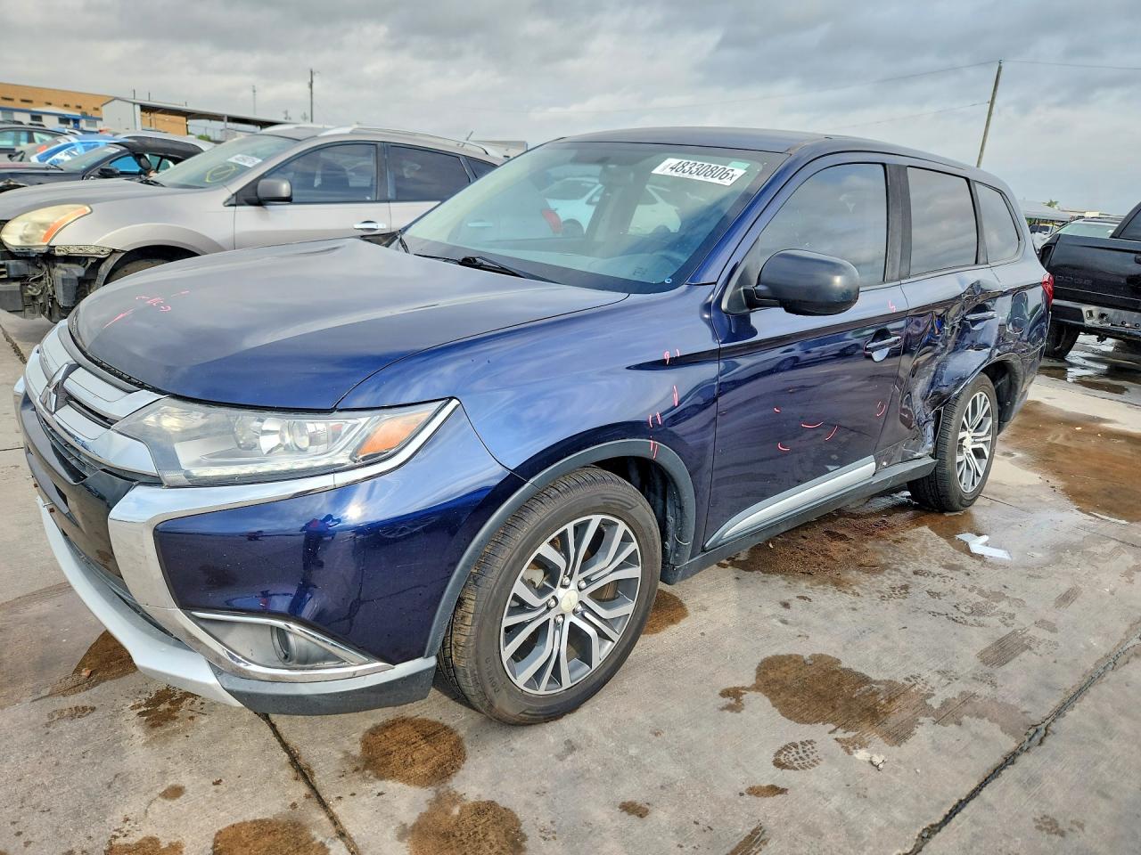 Salvage Mitsubishi Outlander Image