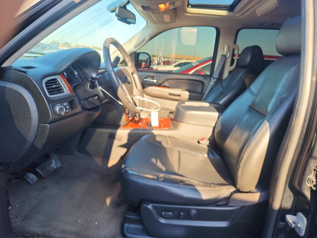 Chevrolet Suburban C1500 Ltz