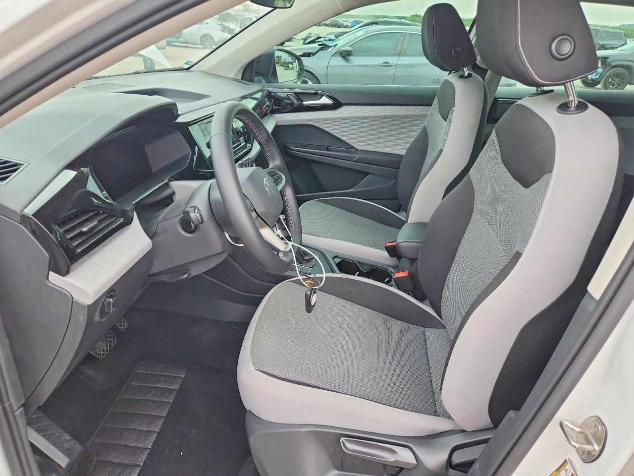 Volkswagen Taos S