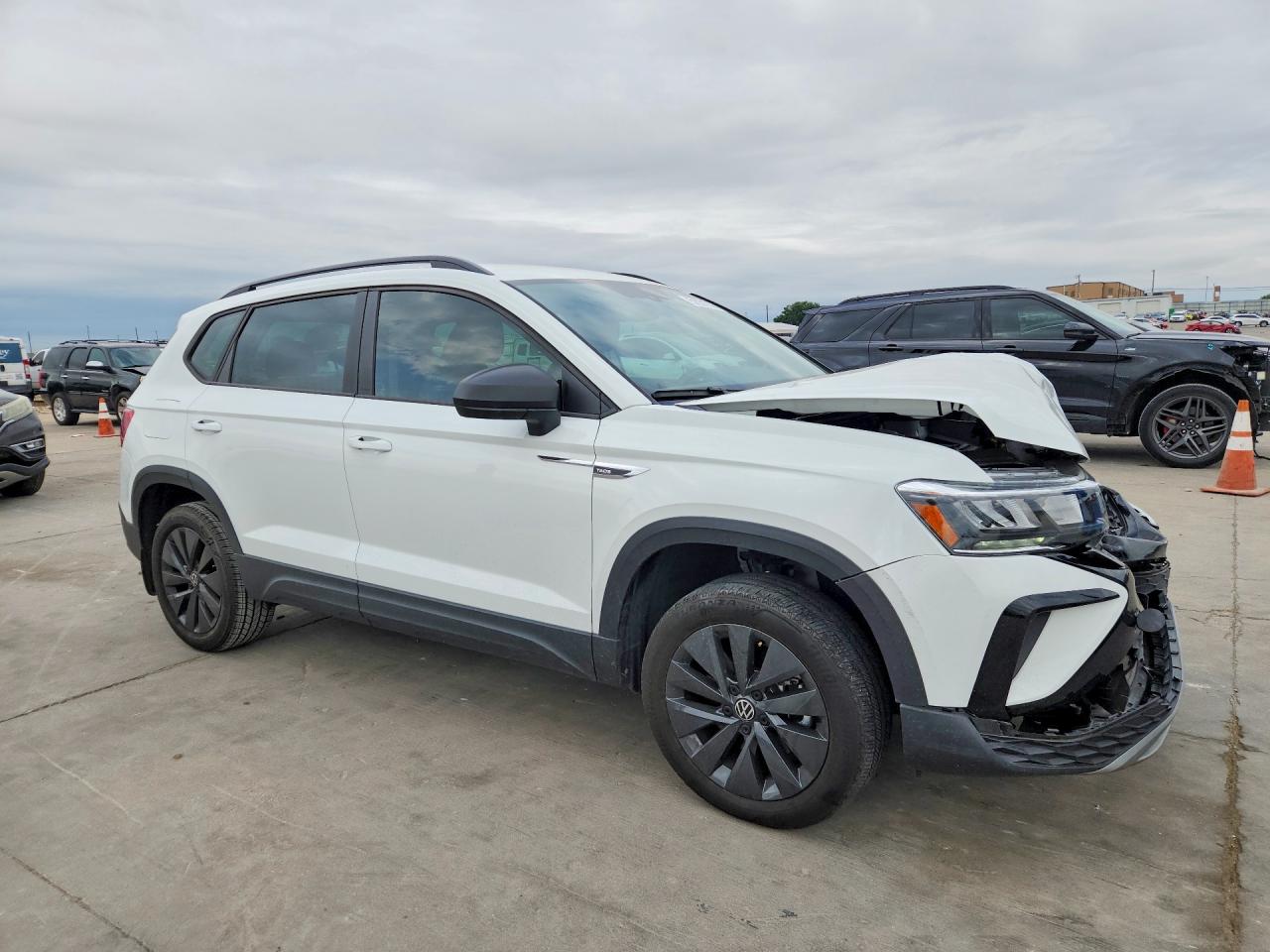 Volkswagen Taos S
