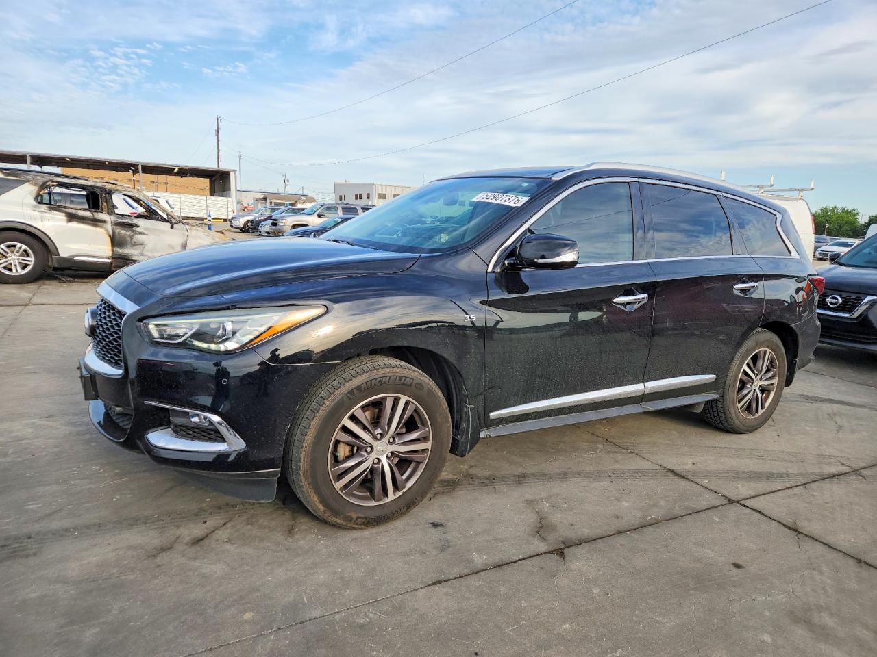 Salvage INFINITI Qx Image